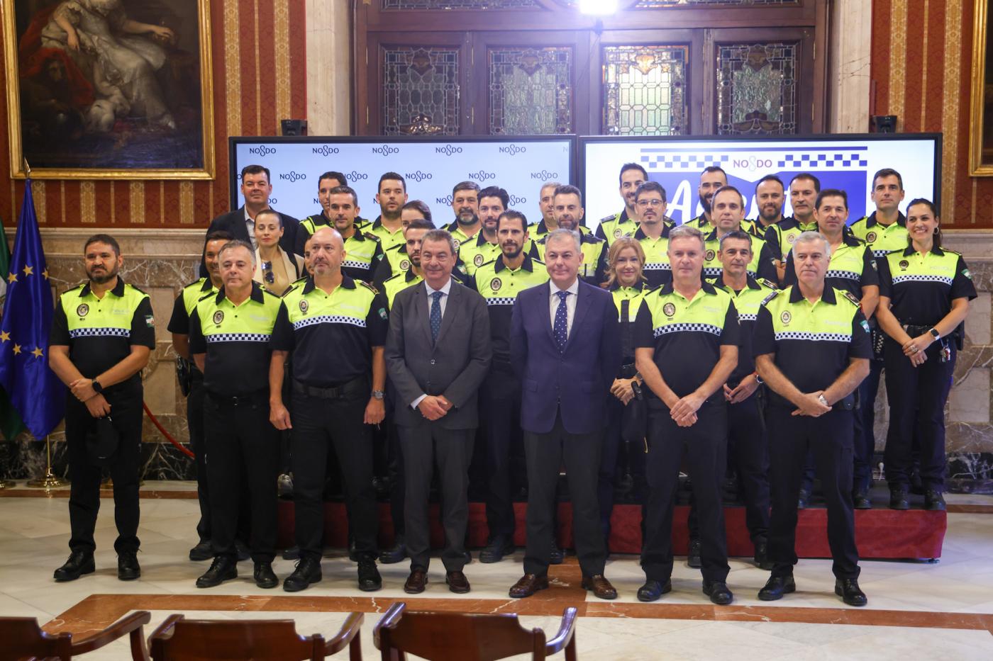 Los agentes que forman la unidad con el alcalde. - Ayto