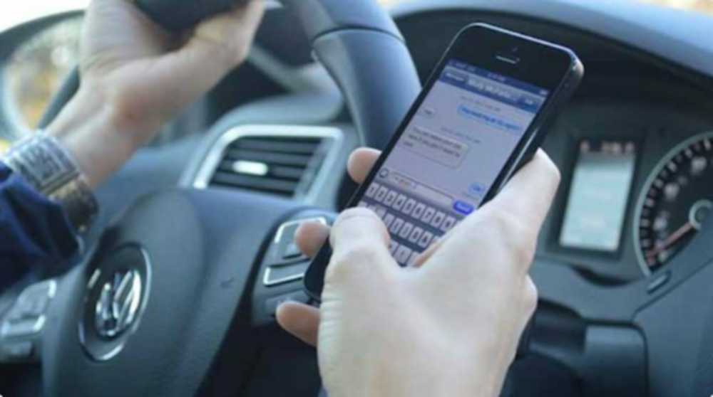 24 conductores denunciados en una semana por distracciones