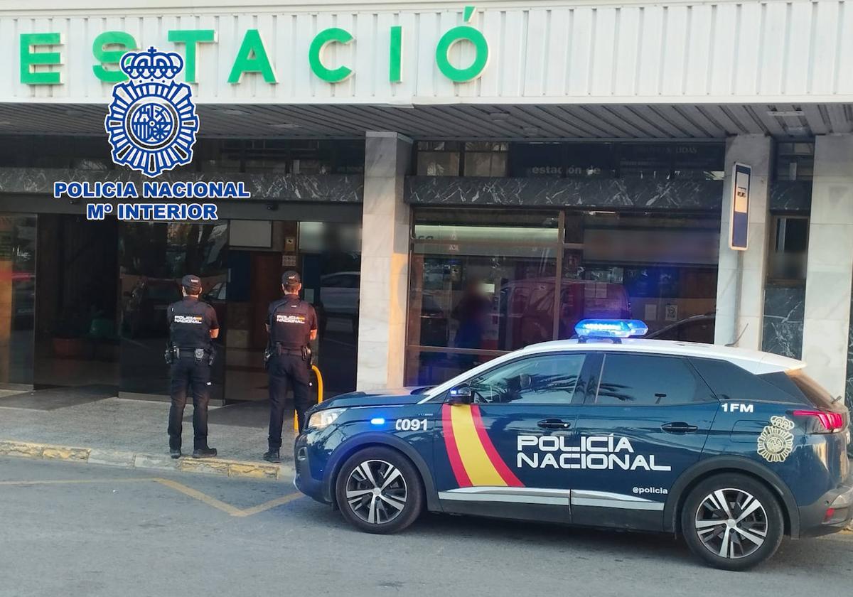 Detenidos por robar la cámara trasera y el datáfono de dos autobuses urbanos de Elche