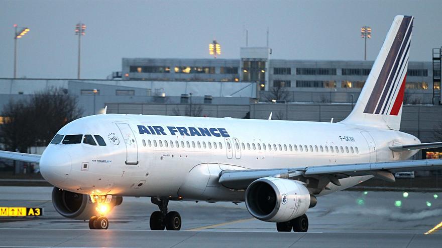 Evacúan una docena de aeropuertos en Francia por amenazas de bomba y objetos sospechosos