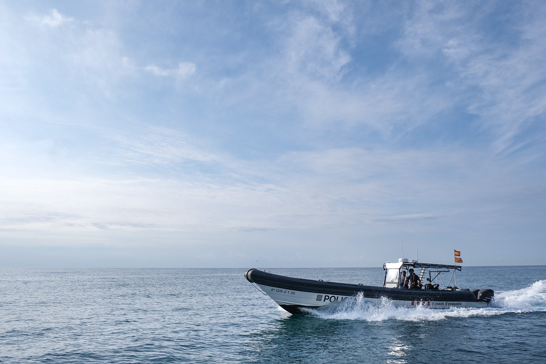 Roba una lancha para asaltar tres barcos en Palamós y se le estropea el motor escapando: detenido por Mossos