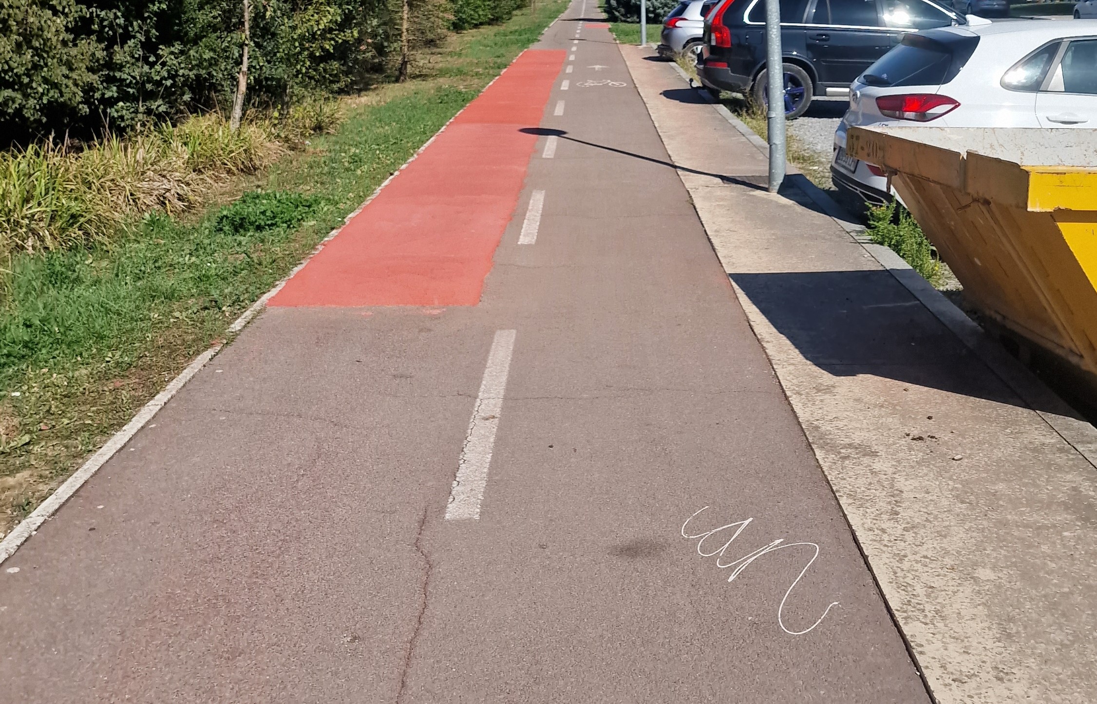 Vitoria: Acaban parcheos en bidegorris y ya salen grietas