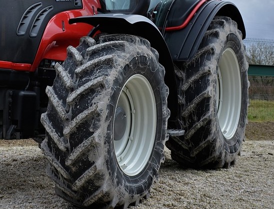Agricultores y ganaderos alaveses escenifican su «funeral»