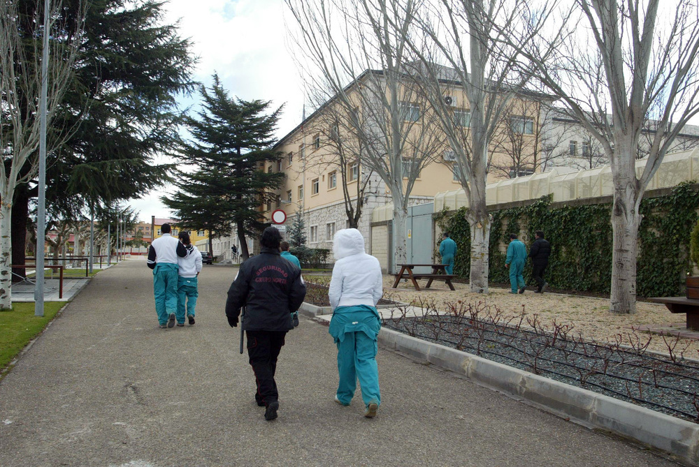 Seis trabajadores heridos en un motín en el Centro Zambrana