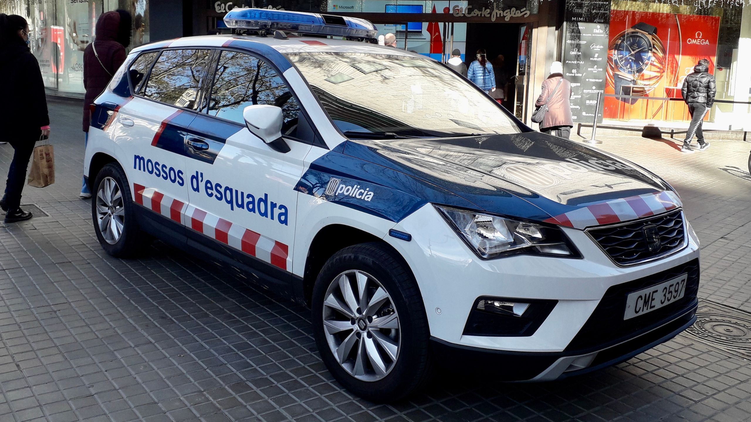 Un niño de 12 años apuñala a una compañera en un instituto de Hospitalet