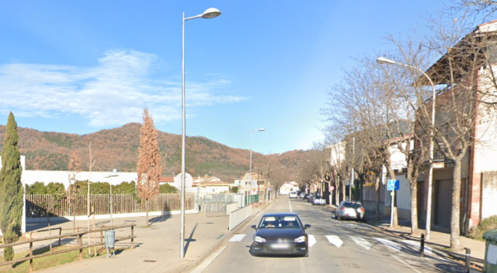 Atropella y hiere gravemente a un niño de 8 años que iba a la escuela en Olot