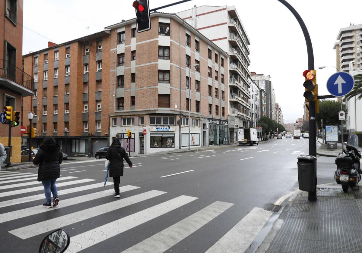 Un padre acuchilla a su hija de 19 años en un piso de la avenida de Pablo Iglesias