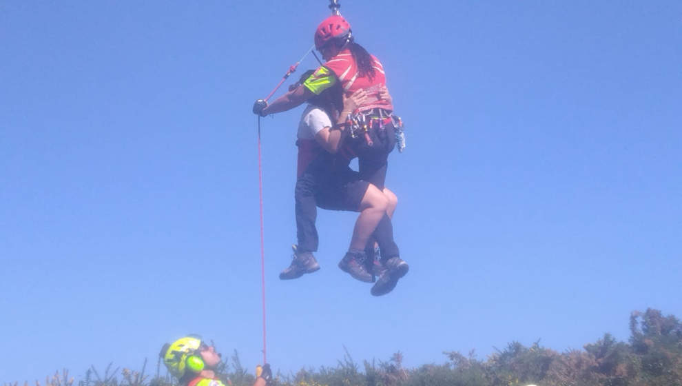 El helicóptero rescata a una peregrina por un golpe de calor en el camino de la costa