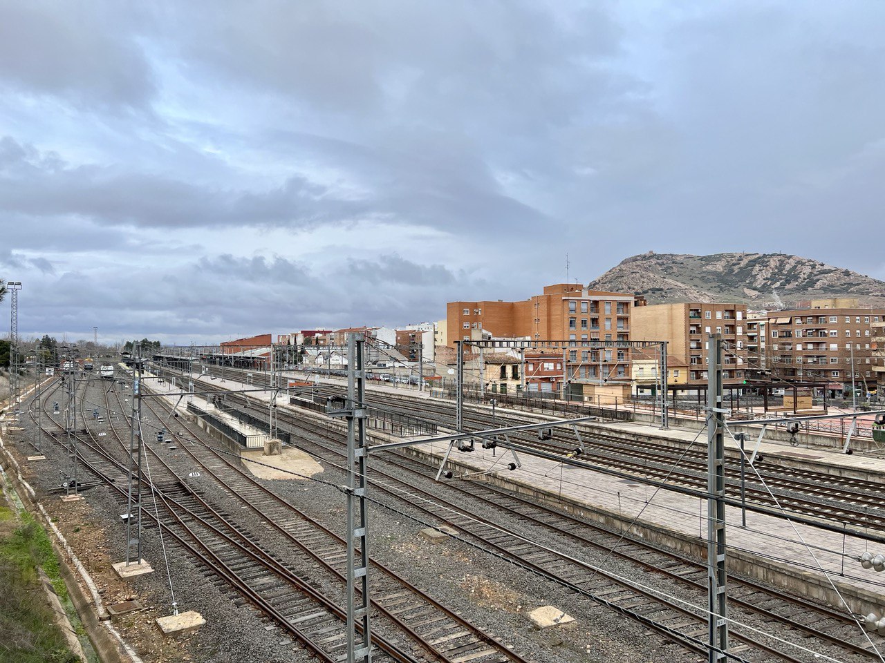 Incendio en tren de alta velocidad obliga evacuación de 210 pasajeros en Argamasilla de Calatrava