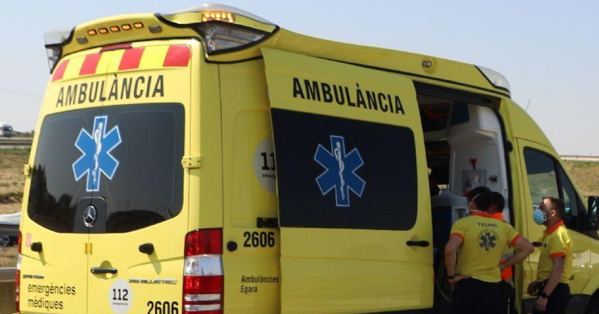 Una mujer de 36 años muere después de volcar el coche en el cual viajaba en el interior de una acequia en Deltebre