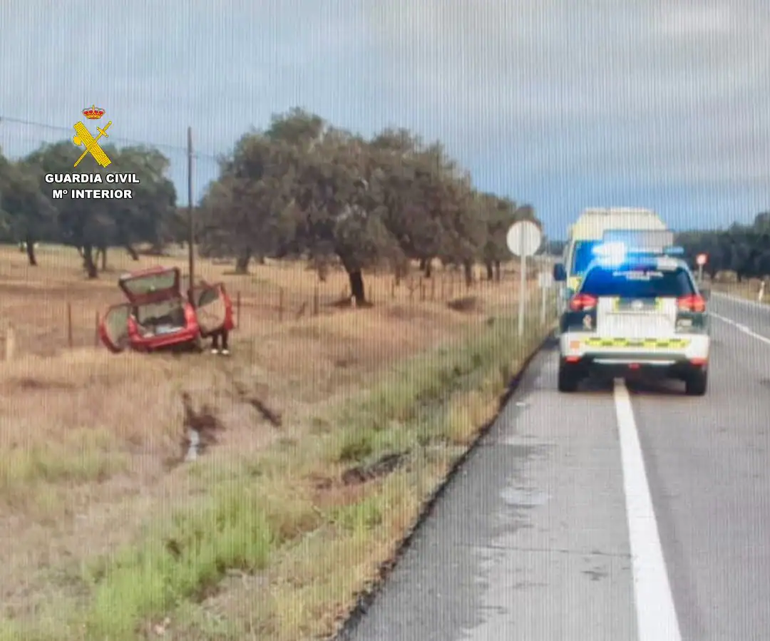Trágico accidente en Navalmoral de la Mata: un hombre de 61 años encontrado muerto tras una salida de vía