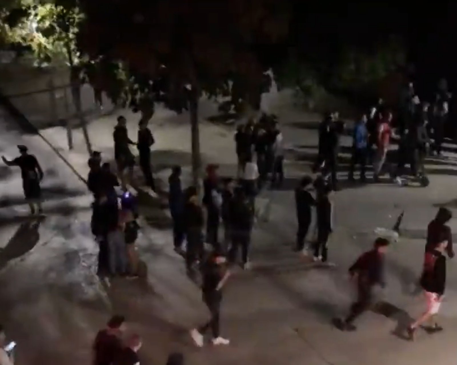 Disturbios en Sant Feliu de Llobregat: nueva noche de fiesta mayor con destrozos y ataques a la policía