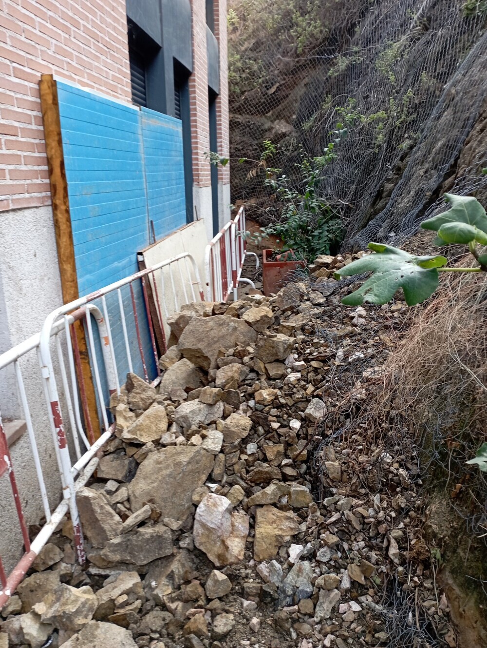 Vecinos, hartos de sufrir desprendimientos en sus viviendas