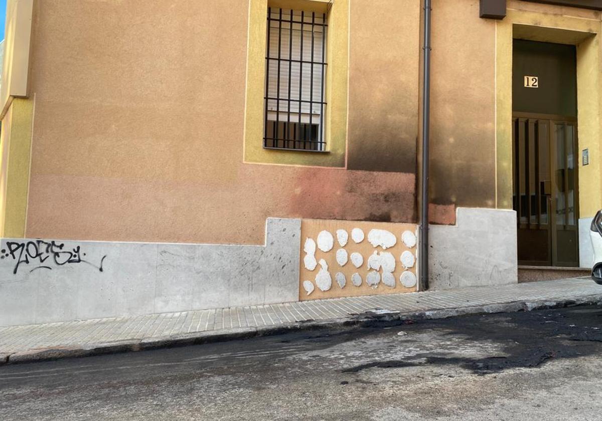 Los vecinos de San Pedro de la Fuente estallan ante la oleada de vehículos quemados