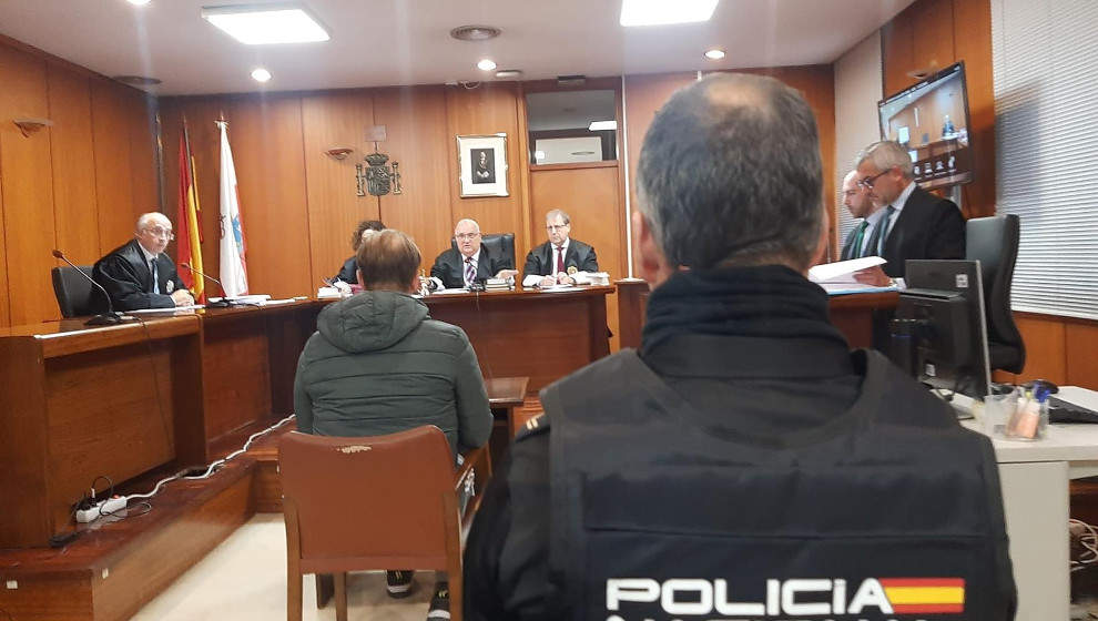 El acusado de intentar matar a su esposa e hija no declara y la mujer dice que no lo recuerda