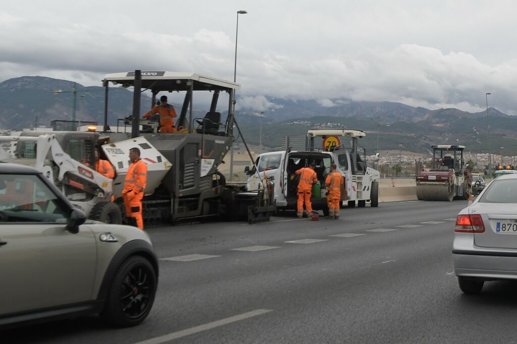 Atascos, cortes y obras en la Circunvalaci&oacute;n de Granada para arreglar otro hundimiento al hacer el paso inferior del PTS al Nevada