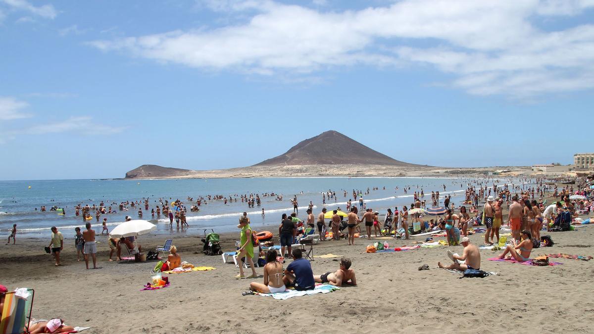 Bañista de 61 años sufre parada cardiorrespiratoria en la playa de El Médano en Tenerife