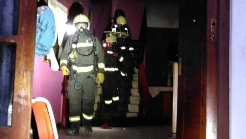 Un incendio daña el salón de un establecimiento hostelero en Argoños