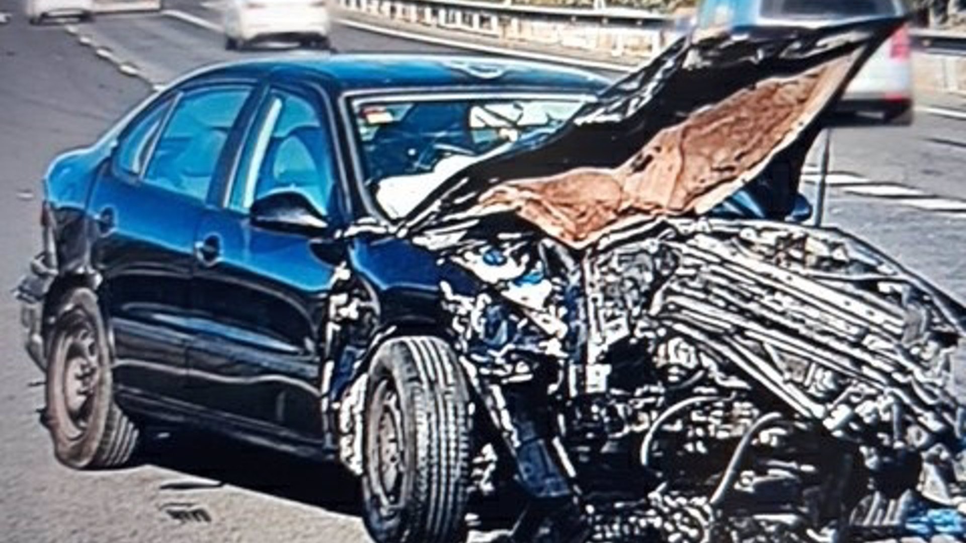 Rescatan a una mujer del interior de su vehículo tras un accidente en Lorca