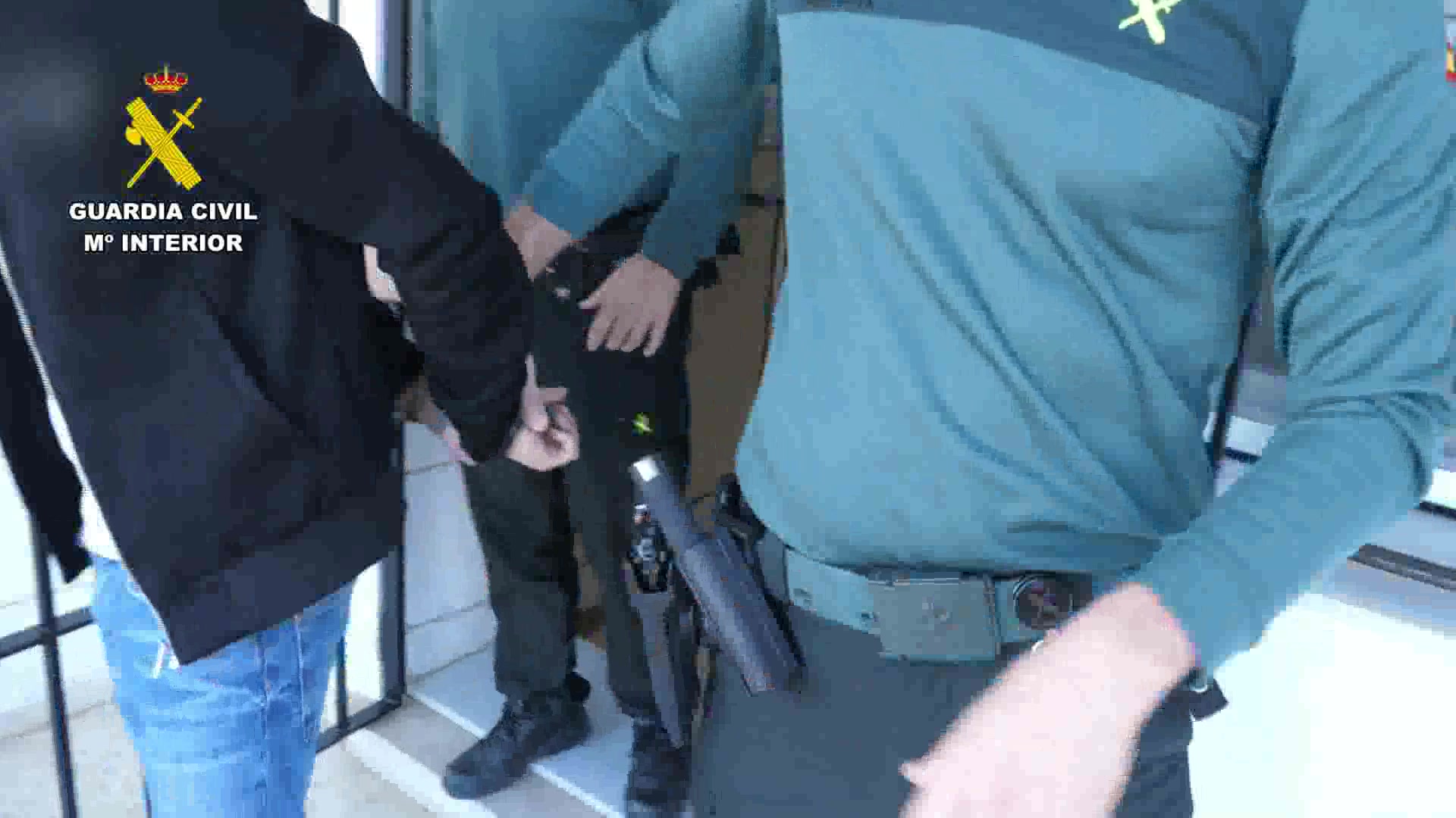 Doce detenidos por la agresión brutal a padre e hijo en La Puebla del Río en Halloween