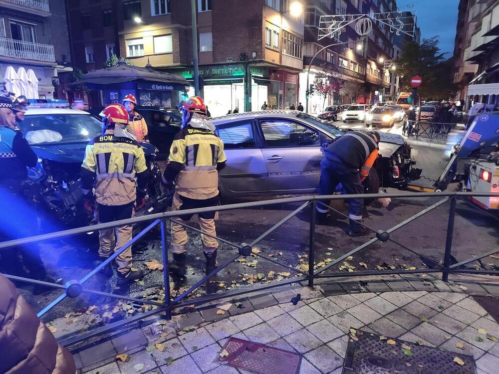 Un coche de la Policía Nacional choca con otro turismo