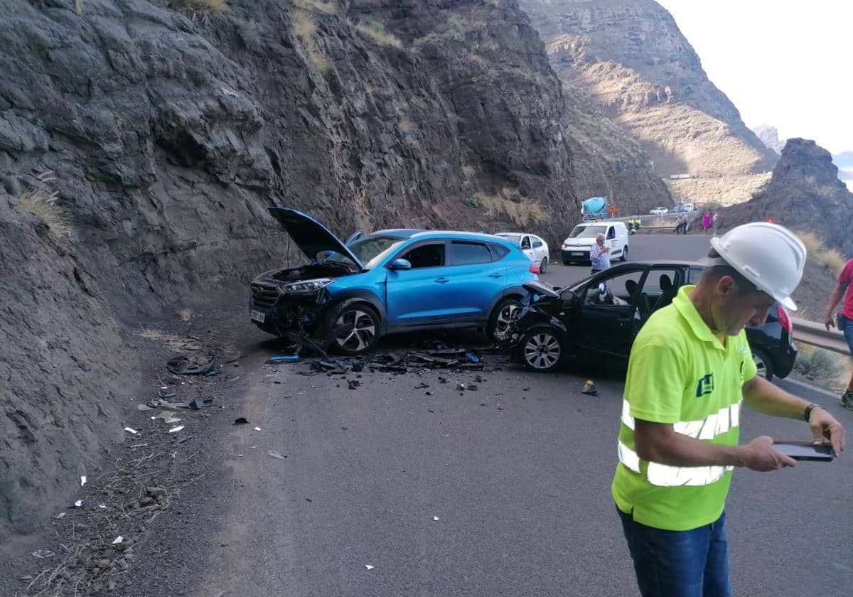 Cuatro heridos, entre ellos un bebé, en un accidente en la carretera de La Aldea