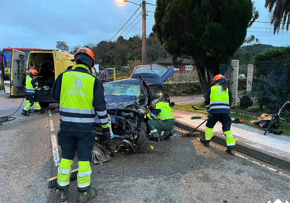 Cinco heridos en accidente de tráfico en la AS-17 entre Cancienes y Solís
