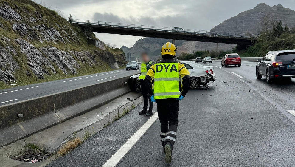 Herido un conductor tras un accidente en la A-8 a la altura de Castro Urdiales