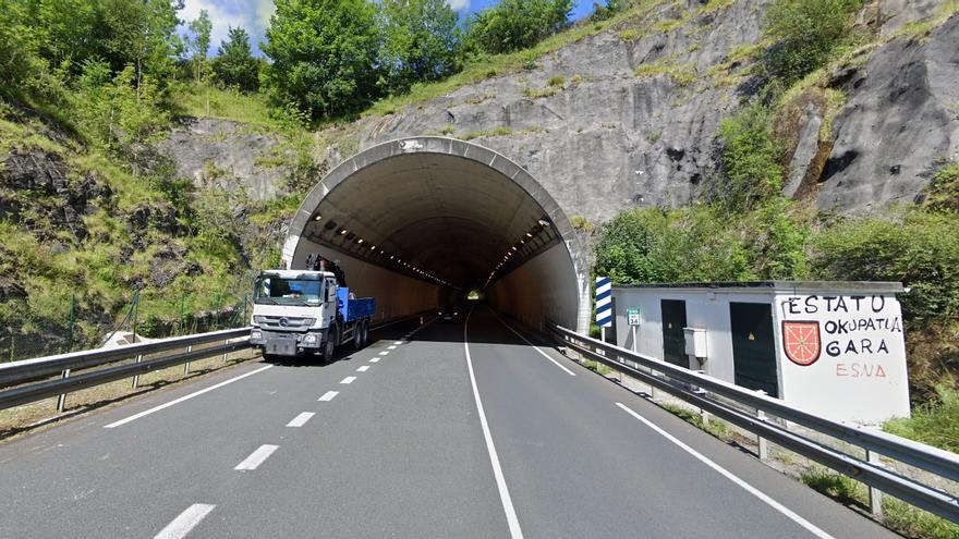 Azkoitia: Un fallecido y cuatro heridos en un accidente de coche