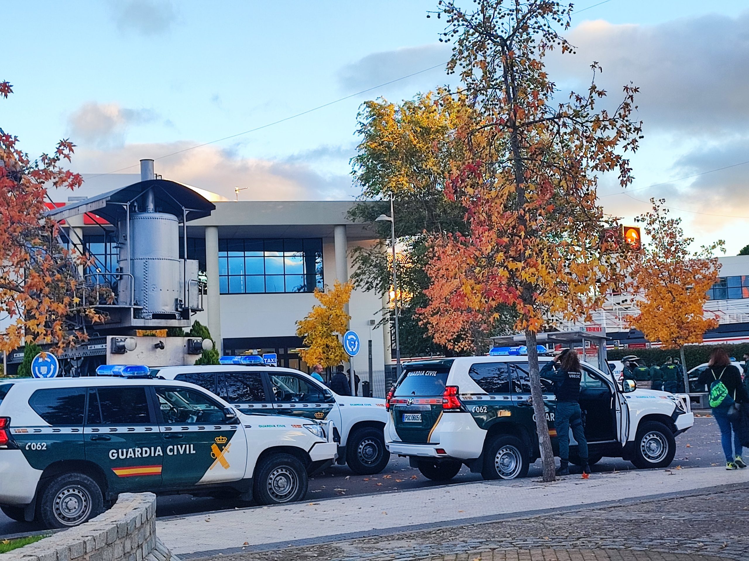Desalojan estación de Villalba por aviso de bomba y se restablece la normalidad tras dos horas de tensión