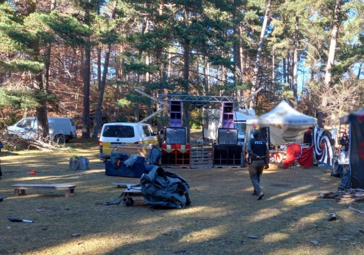 Alerta 'rave' en el Berguedà: desalojadas unas 60 personas en un bosque con animales en peligro y protegidos