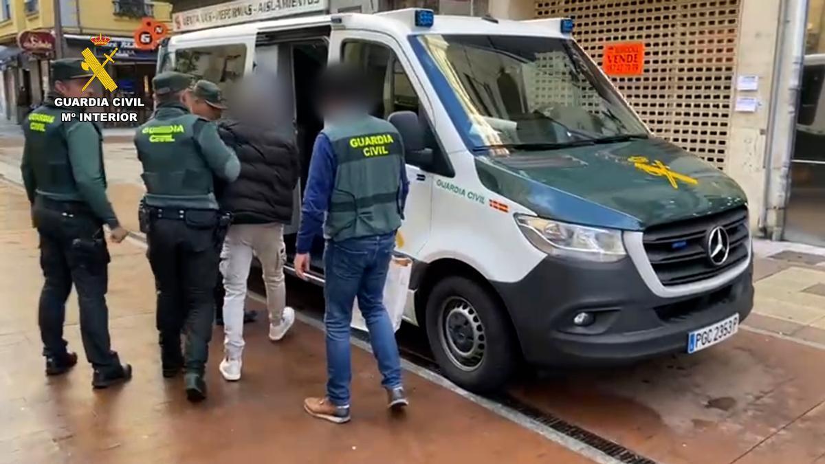 Una de las tres detenciones de la operación Biknife por los robos en gasolineras en Ponferrada.