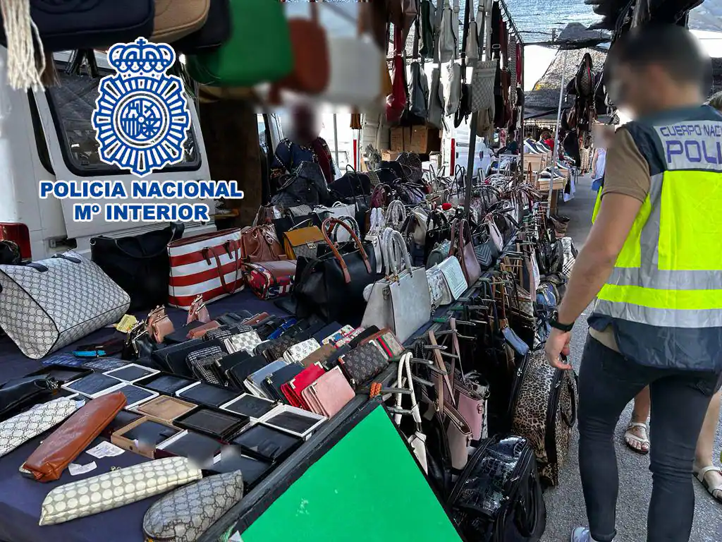 Ocho detenidos por vender imitaciones de marcas de lujo en mercadillos de Benidorm