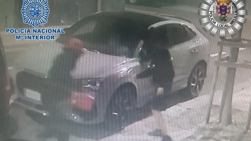 Desarticulan una banda que incendia coches en Melilla tras aparecer 110 vehículos en llamas en lo que va de año