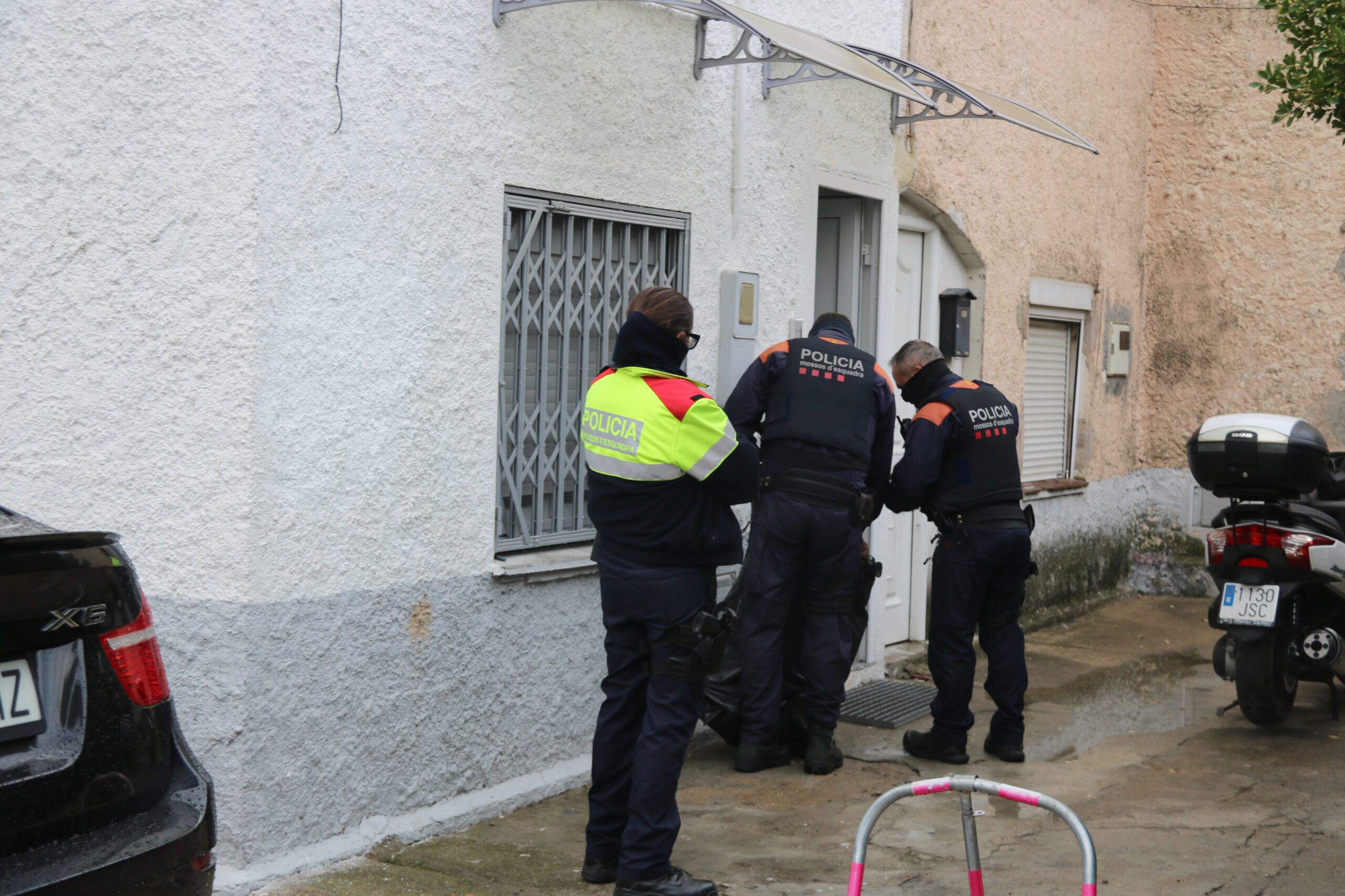 Nueva operación antimarihuana de los Mossos en el Alt Empordà: 250 agentes registran pisos y naves en Figueres