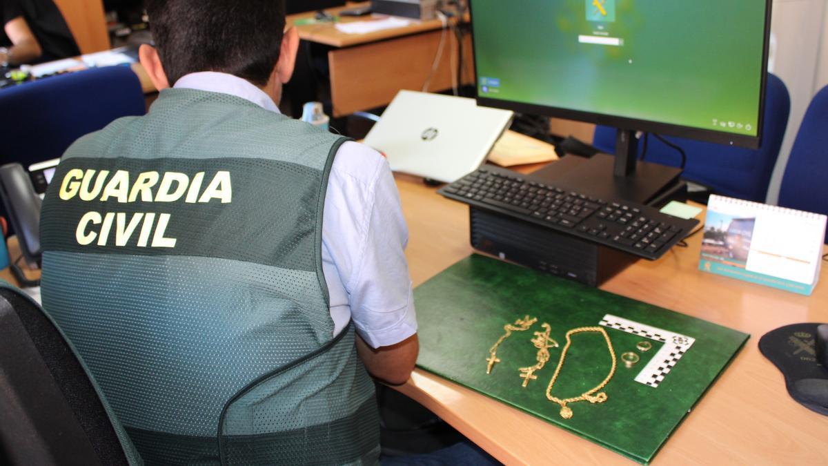 Imagen de joyas recuperadas en una operación de la Guardia Civil.