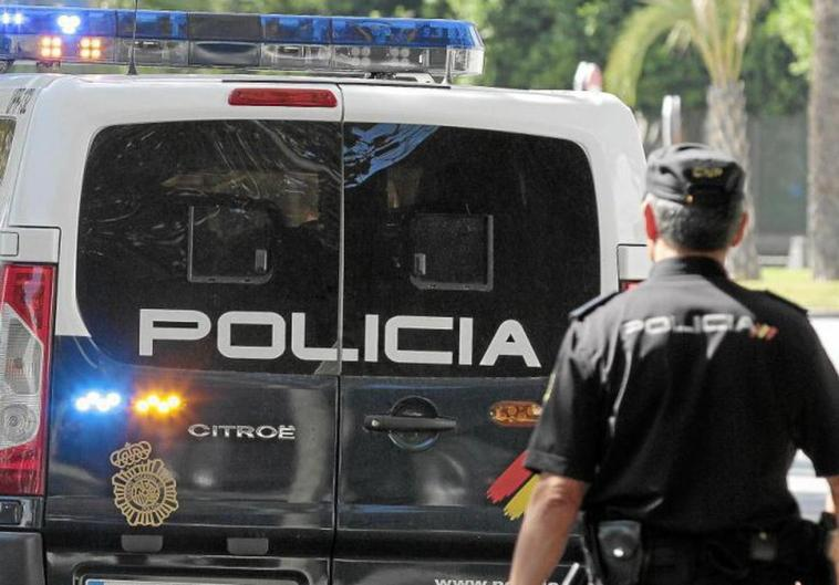Detienen en Alicante a la madre de un bebé de dos meses que ingresó con cinco costillas rotas
