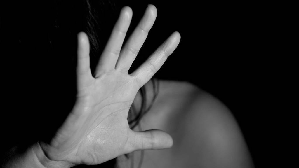 Brutal paliza en Almonte: detenido por golpear a una mujer dejándola en el suelo