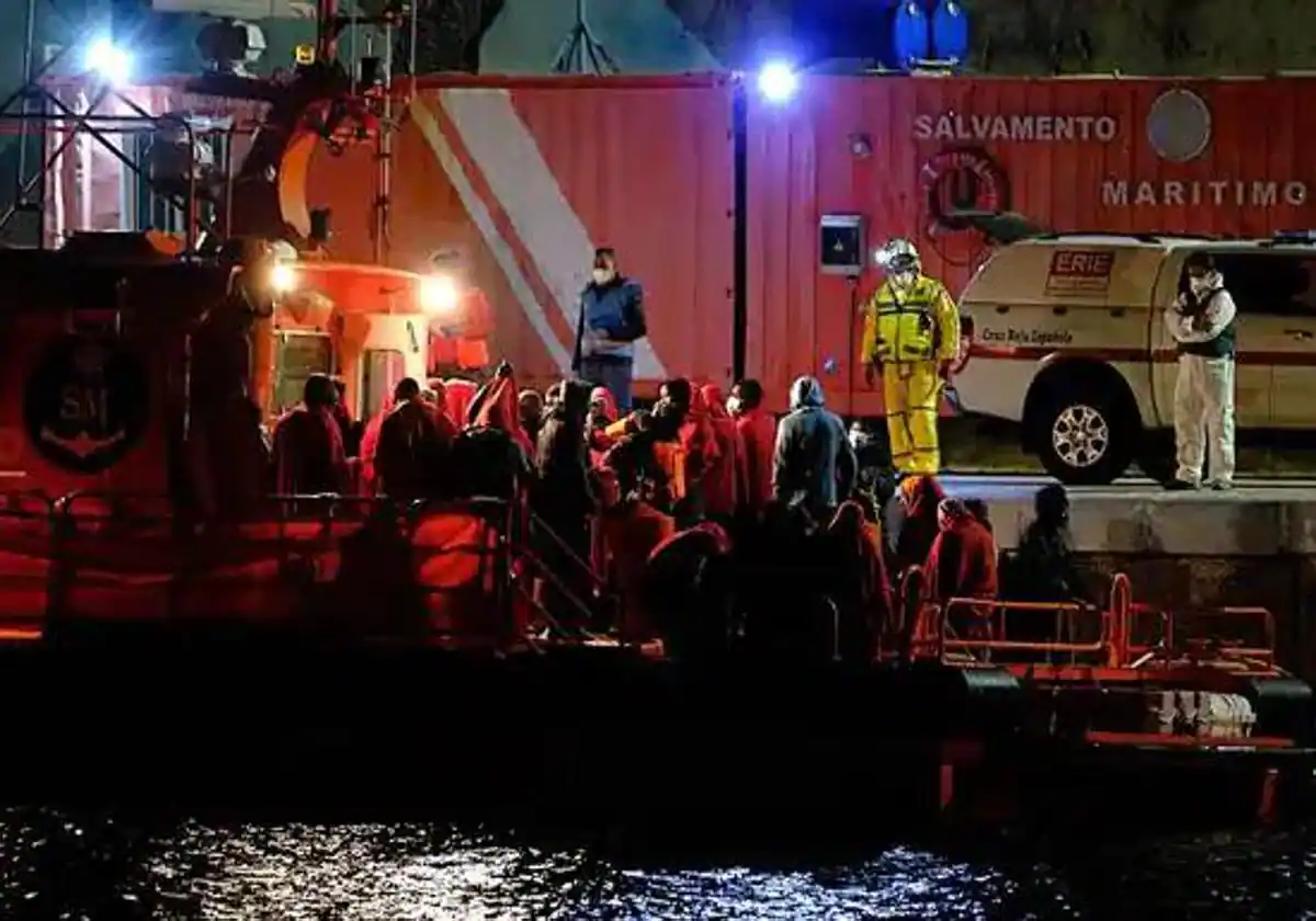 Detenido en Bilbao por delito de homicidio imprudente al patrón de un cayuco que llegó a Puerto del Rosario con inmigrantes argelinos