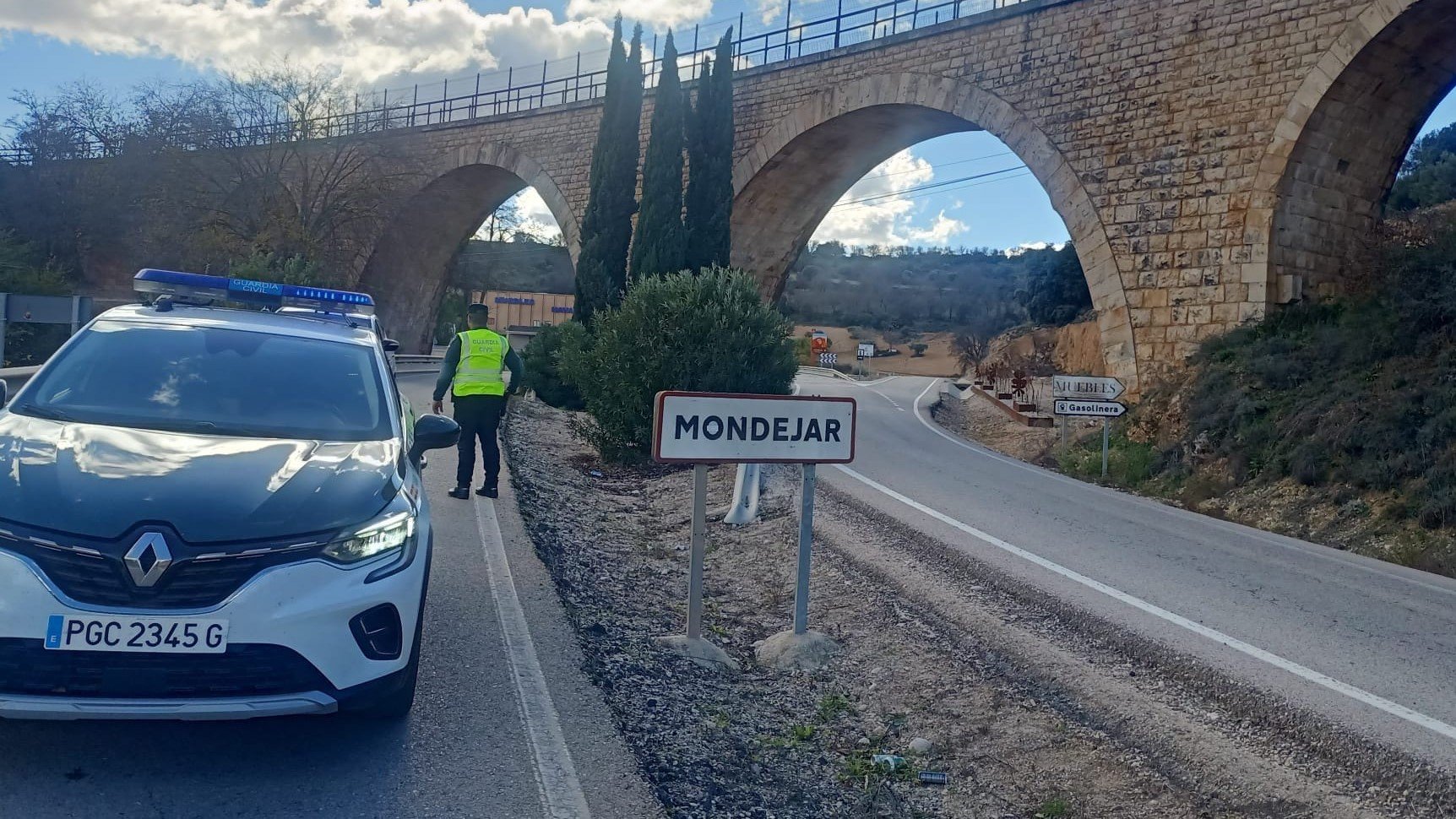 Patrulla de la Guardia Civil en Mondéjar. (Foto: G.C.)