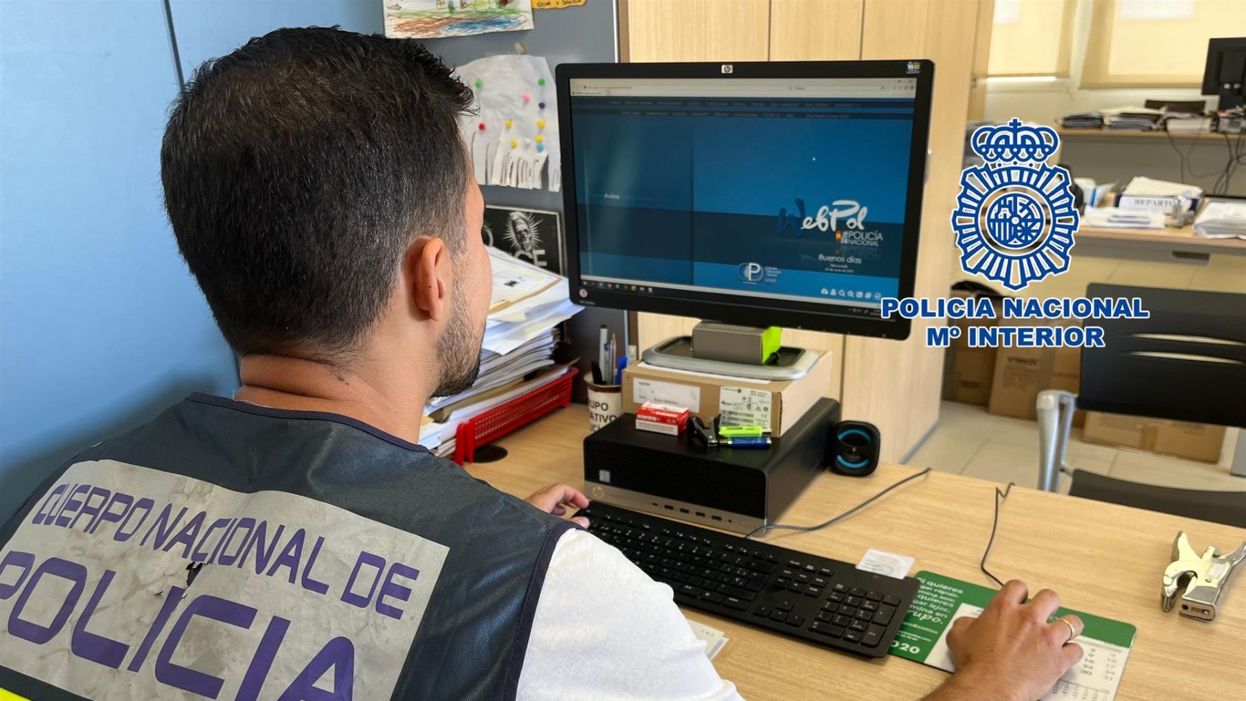 Detenido en Palma por robar fotos íntimas de la novia de su amigo tras prestarle éste el móvil