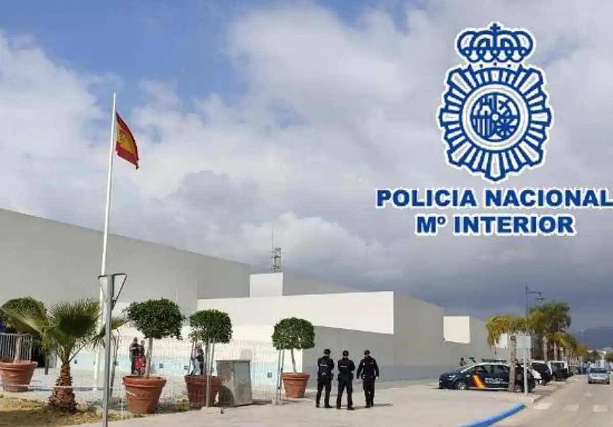 Golpea con un palo de escoba a un anciano que le recriminó por orinar en su portal