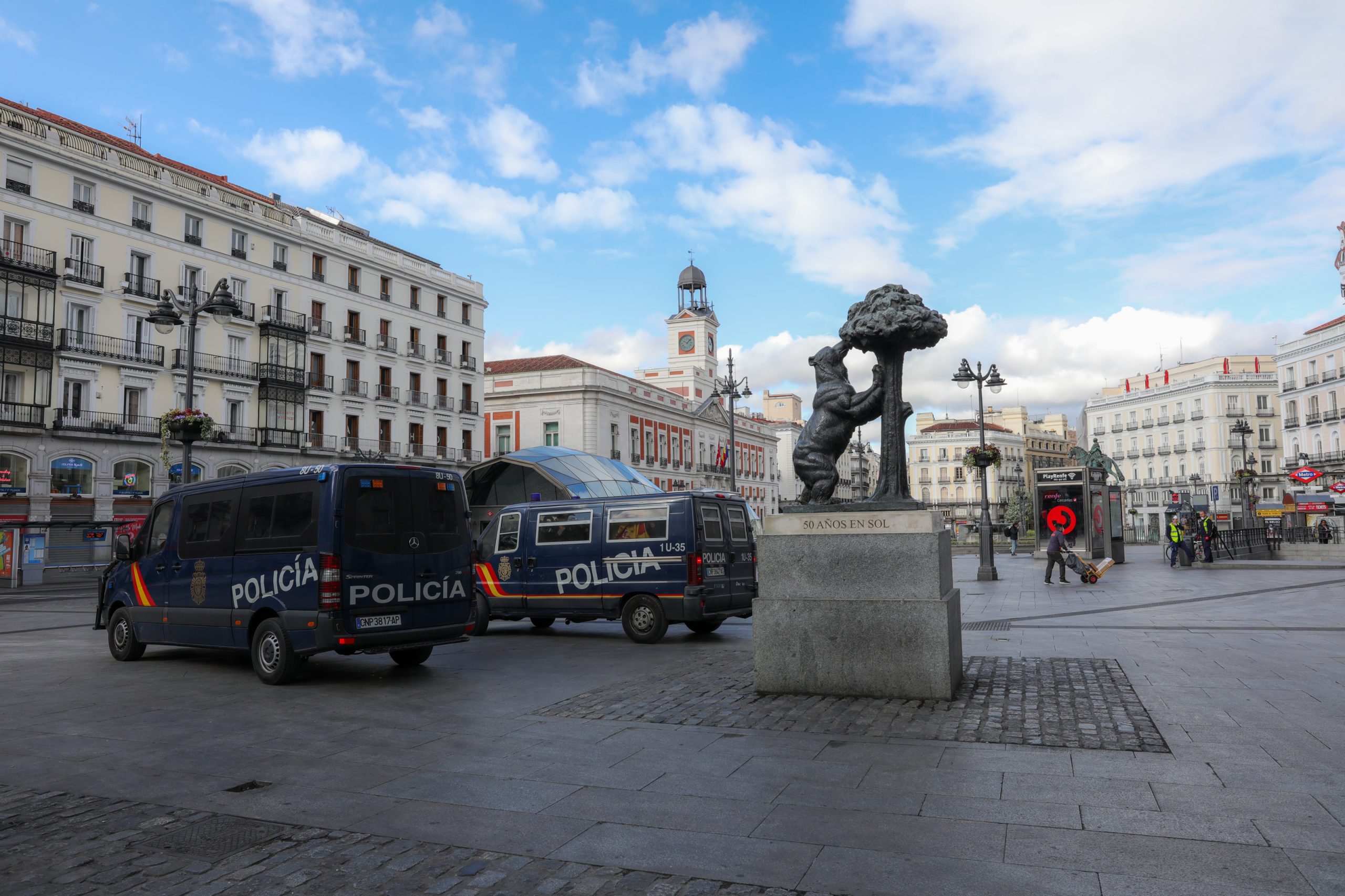 MADRID/ Un hombre armado con un cuchillo amenazó ayer a viajeros en el Metro en plena hora punta