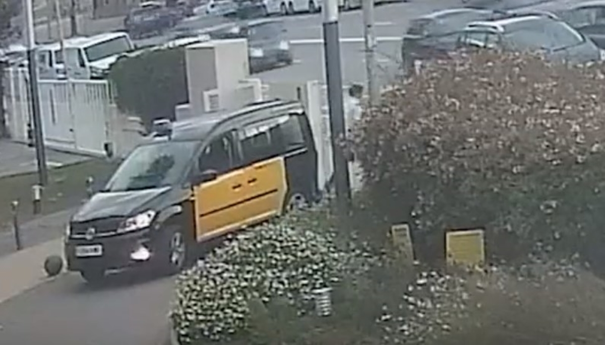 Cazado el violento ladrón de hoteles del Baix Llobregat: arrastró a un taxista colgando de la puerta del coche