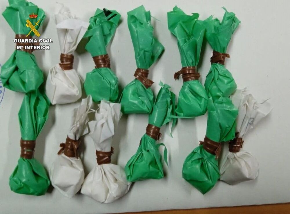 Dos detenidos en Las Mesas por traficar con drogas