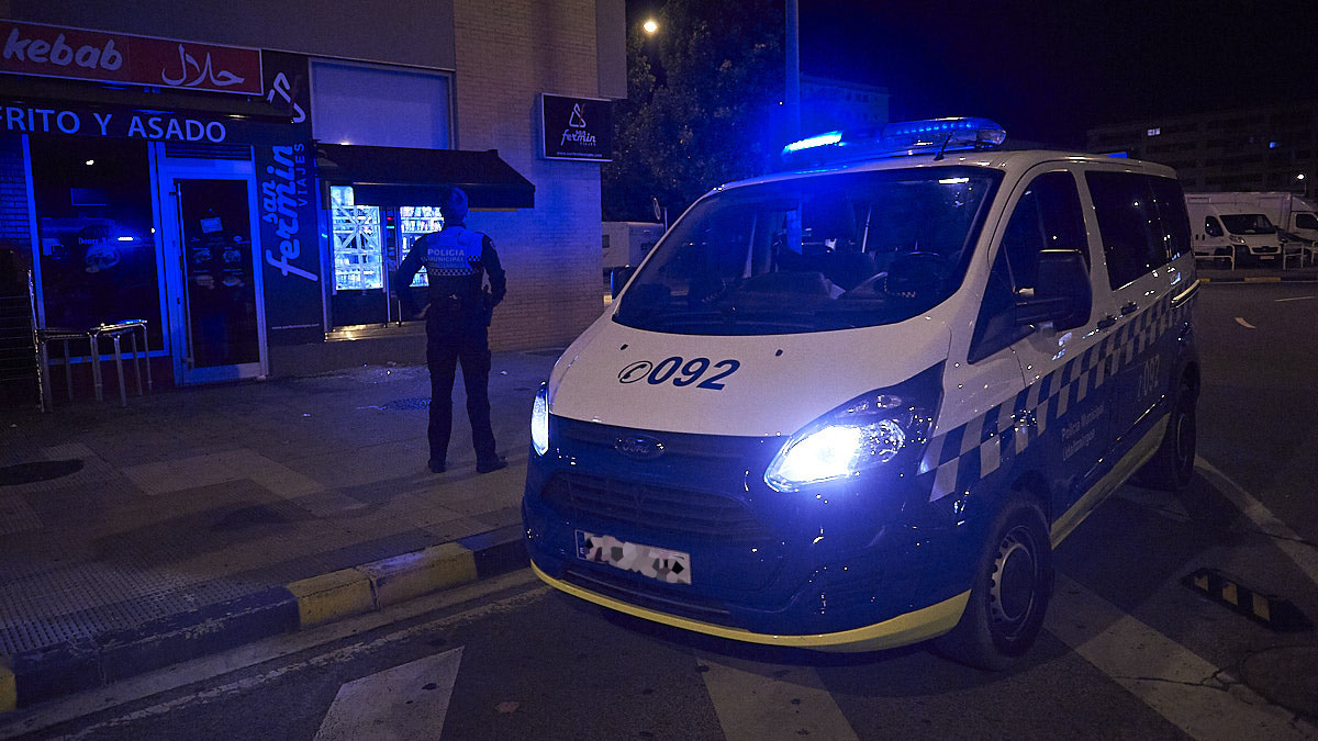Patea a un policía al ser sorprendido en Pamplona quebrantando una condena de alejamiento