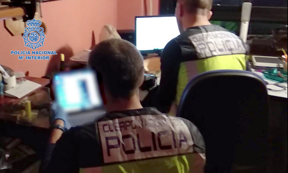 Tres detenidos en una macroperación contra redes pedófilas