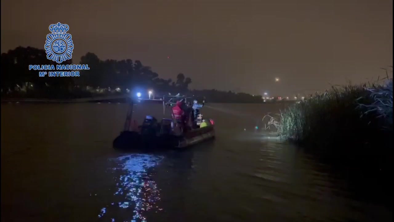 La Policía Nacional detiene a un varón que se tiró al Guadalquivir tras cometer un robo