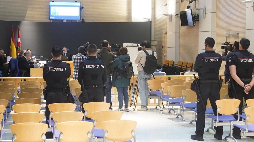 El acusado huido tenía un pómulo y el puño enrojecidos y admitió haber agredido a Santi Coca