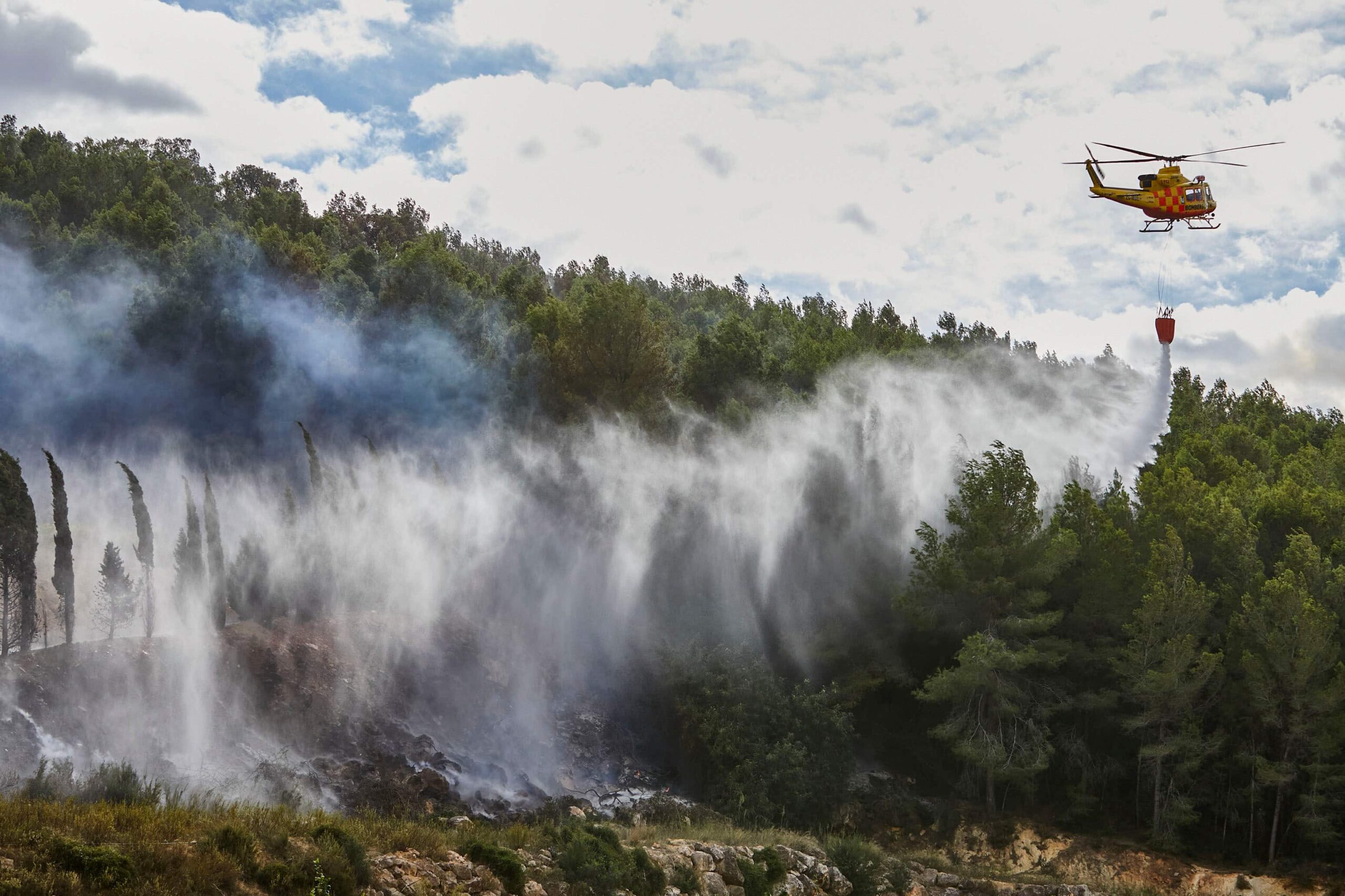 Mazón avanza que el incendio de Montitxelvo se podría estabilizar este domingo